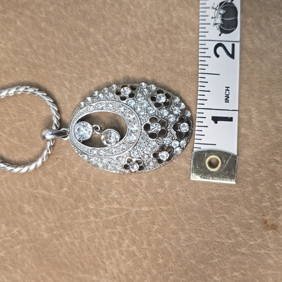 Silver tone pendant - Picture 7 of 8